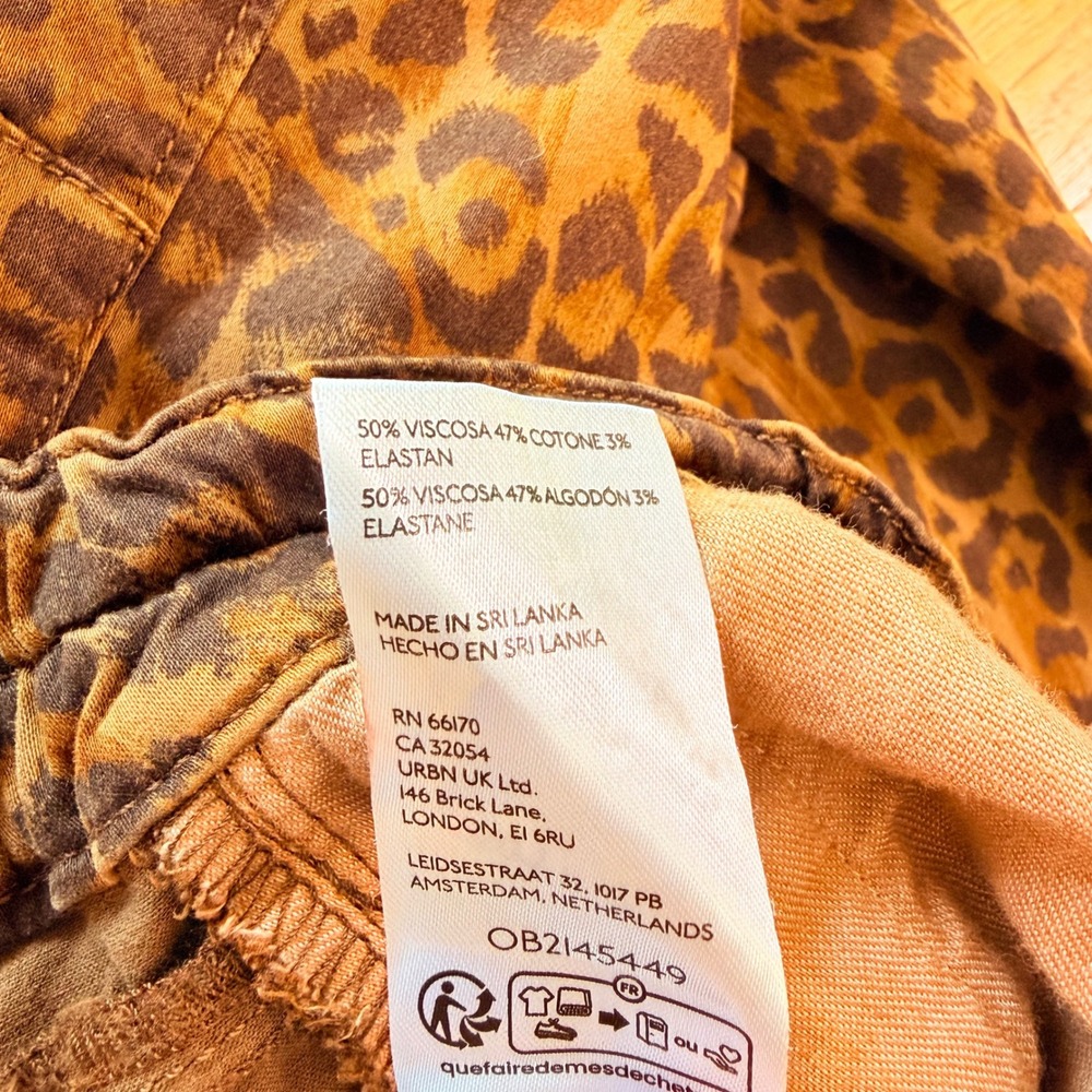 Pilcro Anthropologie Izzie Relaxed Sateen Pull-On Barrel Pants Leopard Print M - Picture 8 of 8